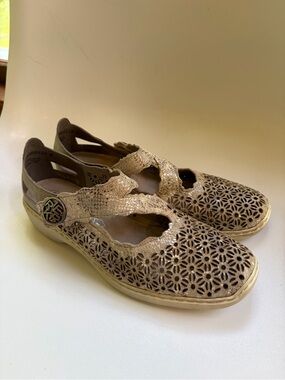 Rieker sz 42 / 11 Doris Mary Jane Strap Shoes Supportive Soft Metallic Leather